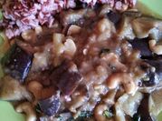 Una foto de pasta con salsa de tamarindo