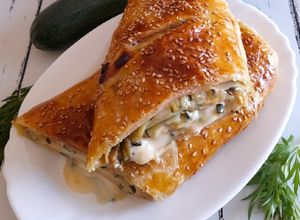Foto di Rustico sfizioso ripieno di zucchine, sottilette e prosciutto 😋
