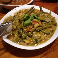 A picture of Green Bean & Cannelini Bean Side Curry (Vegan/Vegetarian).
