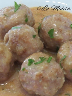 Una foto de Albóndigas en salsa de almendras