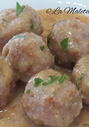 Una foto de Albóndigas en salsa de almendras