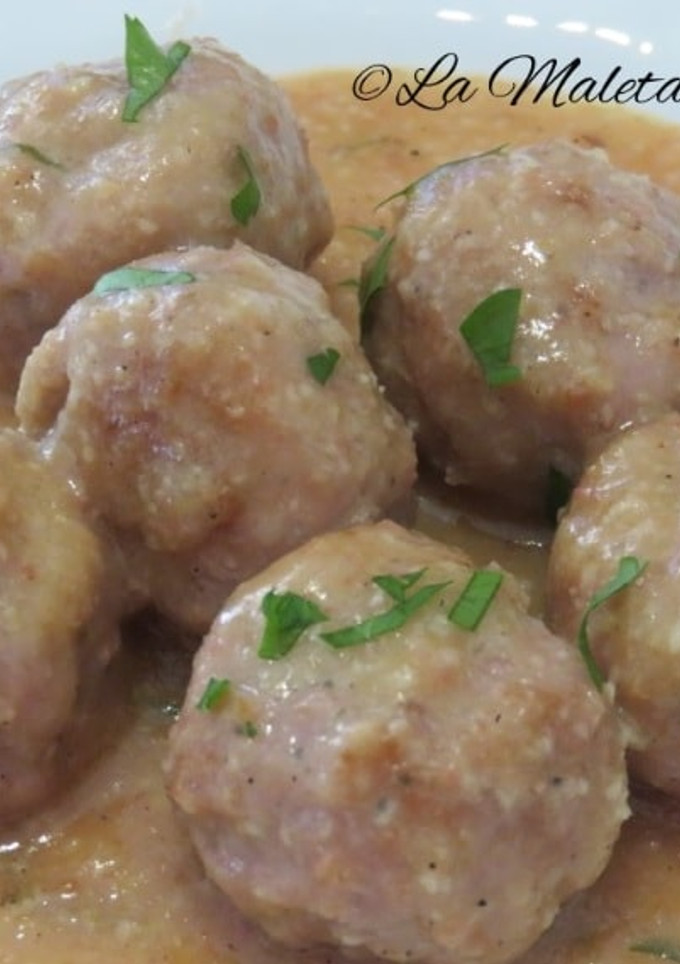 Una foto de Albóndigas en salsa de almendras