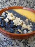 Smoothie bowl de mango, piña y agua de coco