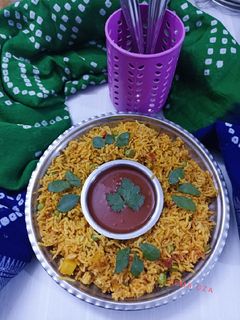 વેજી પુલાવ વીથ ટોમેટો સુપ (Veggie Pulao With Tomato Soup Recipe In Gujarati) રેસીપી મુખ્ય ફોટો