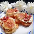 Toast saucisson au chèvre, fromage de chèvre et figue