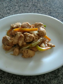 Una foto de Pollo salteado