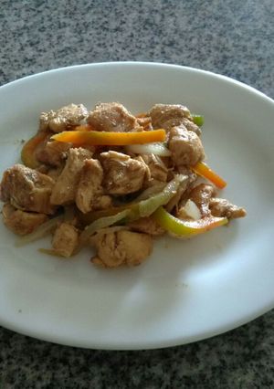 Una foto de Pollo salteado