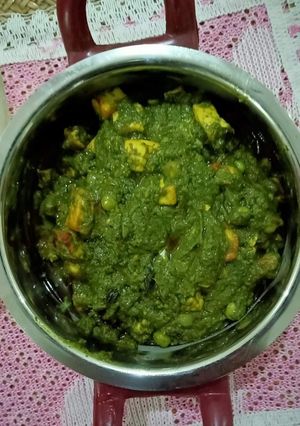 পালক মটর পনির (Palak matar paneer recipe in Bengali) রেসিপির প্রধান ছবি