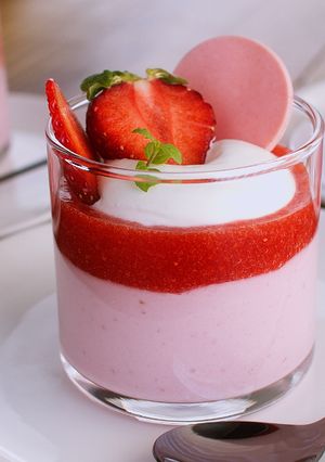 A picture of Creamy Strawberry Milk Jelly Pudding.