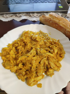 Una foto de Pollo al curry con arroz basmati