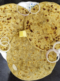 प्याज़ के पराठे (Pyaz ke parathe recipe in Hindi) रेसिपी मुख्य फोटो