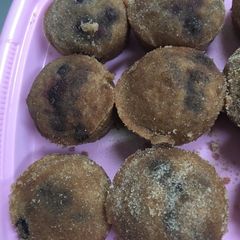 A picture of Applesauce Puffs with Blueberries.