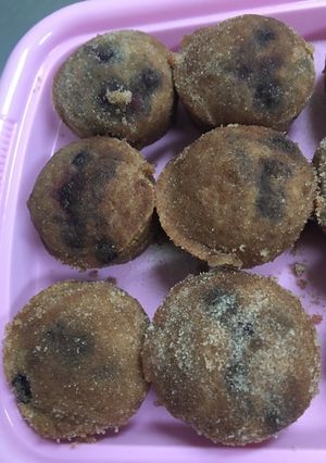 A picture of Applesauce Puffs with Blueberries.