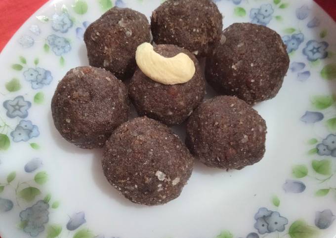 Easiest Way to Prepare Eric Ripert Ragi and poha laddu
