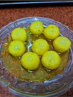 सूजी रसगुल्ला(Suji rasgulla recipe in hindi) रेसिपी मुख्य फोटो