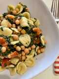 Orecchiette con spinaci, pomodorini e ceci