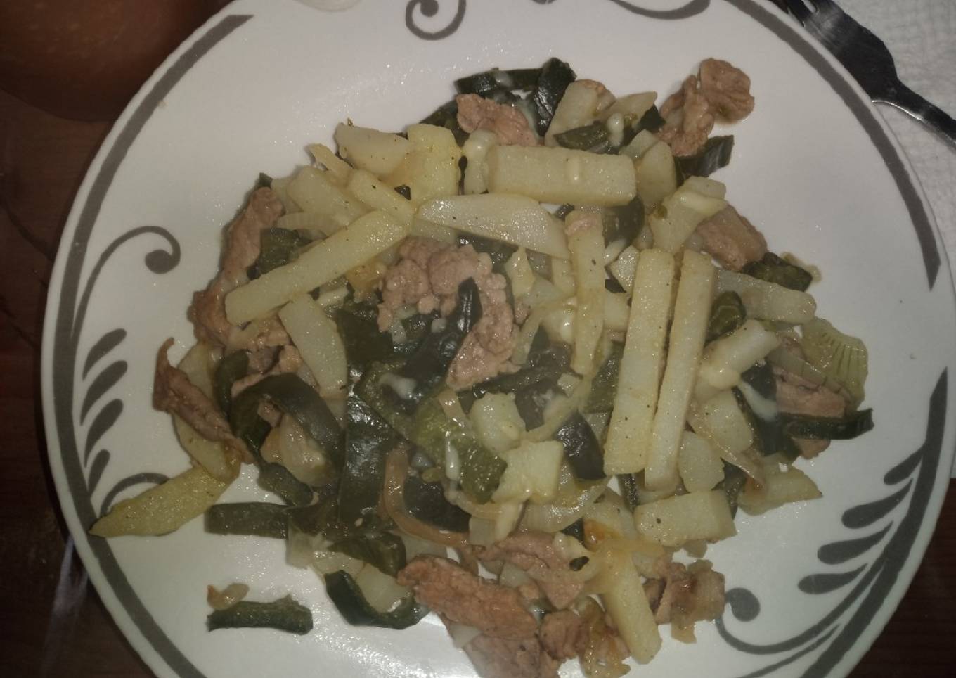 Guisado de papas y algunas verduras