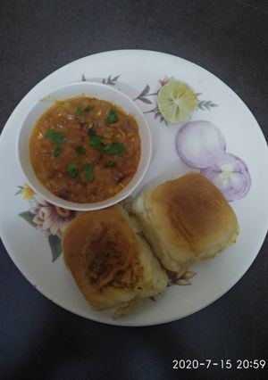 पाव भाजी (Pav bhaji recipe in hindi) रेसिपी मुख्य फोटो