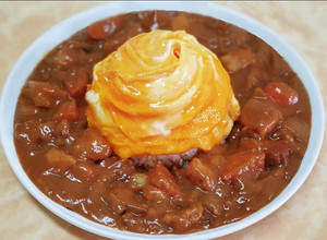 日式咖哩歐姆蛋包飯 的食譜成品照片