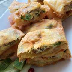 A picture of Martabak telor kulit lumpia.