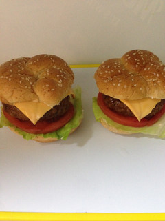 Una foto de Pan con Hamburguesas Clásica!!