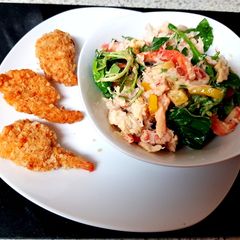 A picture of My Crab meat salad with Thai Green king Prawns 😙.