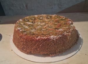 Una foto de Torta invertida de kiwi🥝🥝