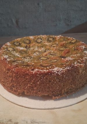 Una foto de Torta invertida de kiwi🥝🥝