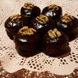 Alfajores de chocolate y nuez al café. ¡Bañados!