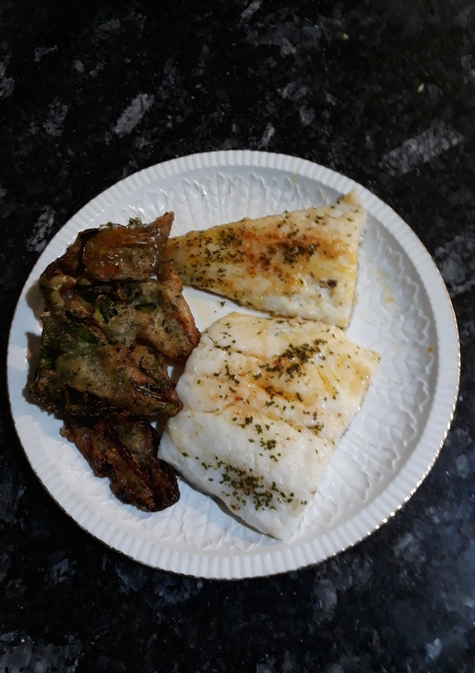 Una foto de Bacalao a la plancha con pimientos en tempura
