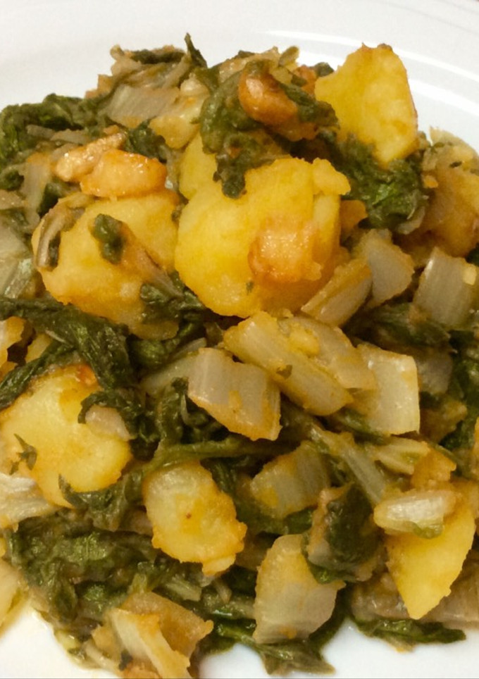 Una foto de Acelgas con patatas rehogadas al pimentón