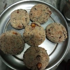 A picture of Corn palak poha cutlets.
