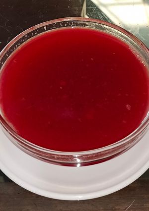 टोमॅटो व बीटचे सूप (tomato beet soup recipe in marathi) रेसिपी चे मुख्य फोटो 
