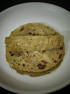 கம்பு மாவு சப்பாத்தி/வெயிட் லாஸ் சப்பாத்தி(kambu maavu chapati recipe in tamil) செய்முறை முக்கிய புகைப்படம்