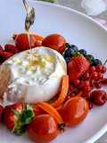 Burrata pugliese al miele con frutta e verdura caramellata🍠🍅🍓