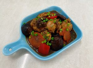Hình của món Chinese : Đùi gà hầm nấm (thơm béo ngọt như vị bào ngư).