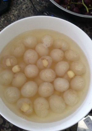 Hình của món Chè hạt sen nhãn.