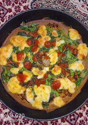 عکسی از دستور پیتزا گوشت و اسفناج سریع با روشی متفاوت