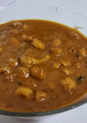 A picture of Kaju makhana curry.
