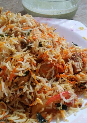 A picture of Chicken Dum biryani.