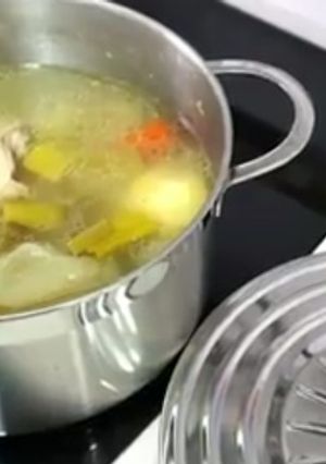Foto principal de Caldo de sopa de pollo