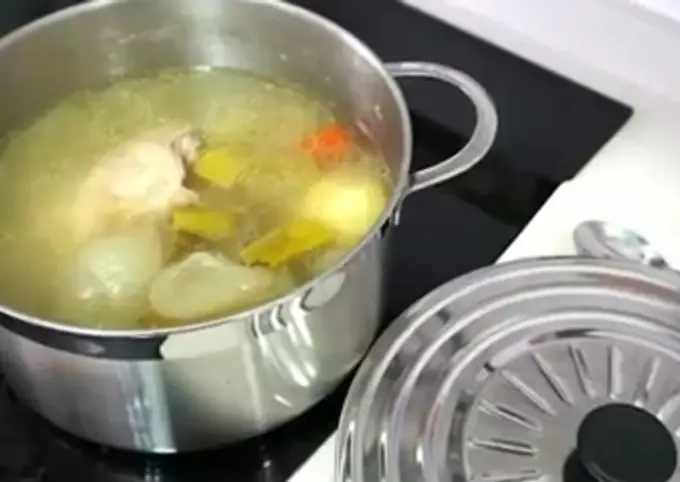 Pasos sencillos para Preparar  Caldo de sopa de pollo