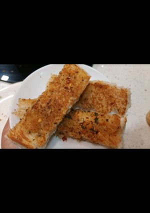 A picture of Instant garlic bread.