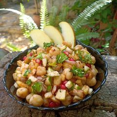 A picture of Kabuli Chana apple salad.