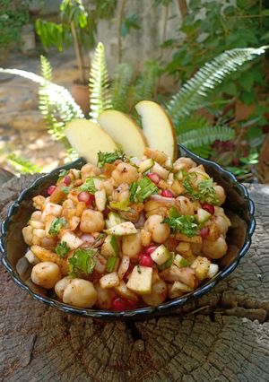 A picture of Kabuli Chana apple salad.