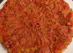 Une photo de Tarte tatin Aubergine Tomates Chorizo