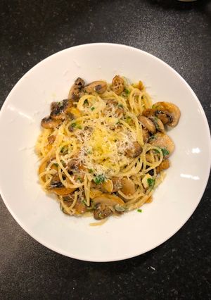 A picture of Cheesy Mushroom Spaghetti.