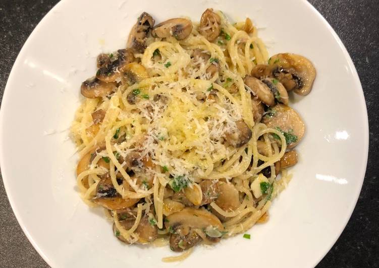 Cheesy Mushroom Spaghetti