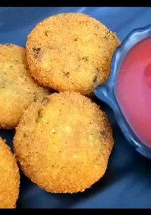 लौकी और पोहे कटलेट(Lauki Poha Cutlets recipe in Hindi) रेसिपी मुख्य फोटो