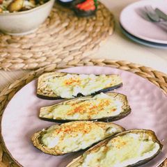 A picture of Baked eggplants with mozzarella 🍆.